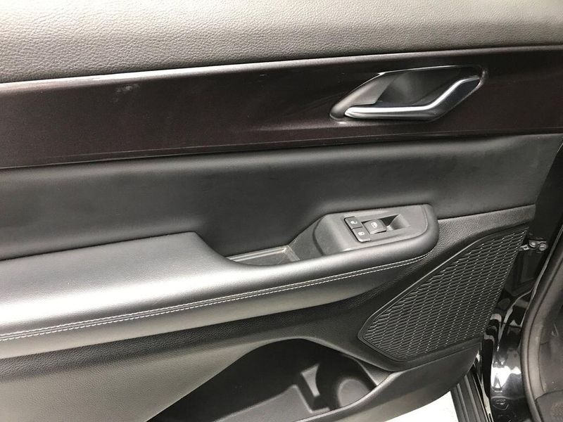 Used 2023 Jeep Grand Cherokee L AltitudeImage 17