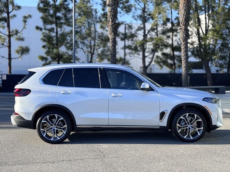 2025 BMW X5 sDrive40iImage 9