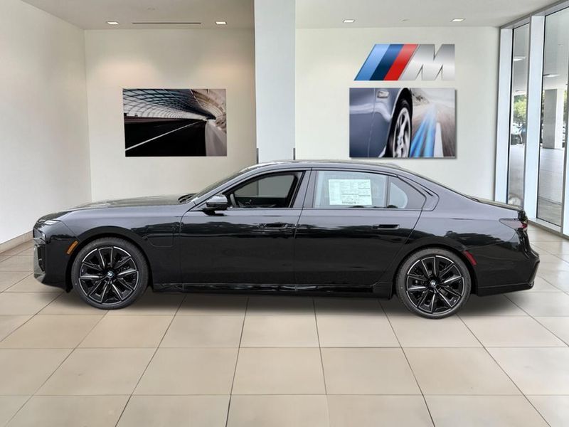 2025 BMW 7 Series 750e xDriveImage 9