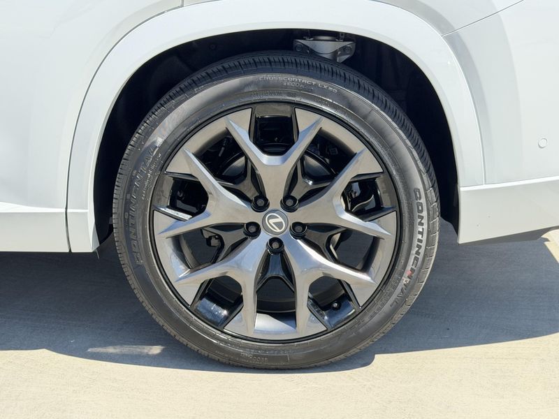 New 2026 Lexus TX 500h F SPORT Performance PremiumImage 15