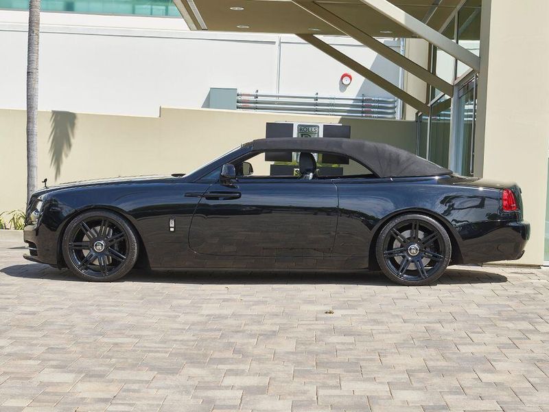 Used 2016 Rolls-Royce Dawn Image 9