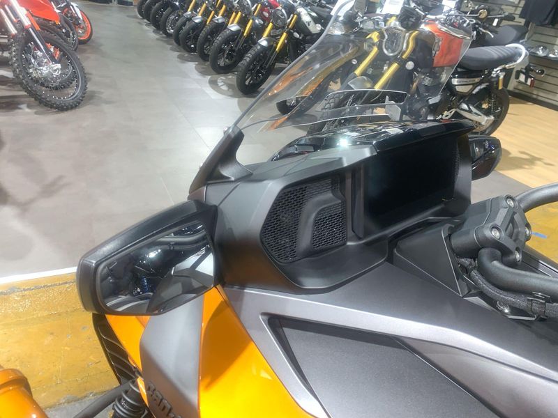 New 2024 Can-Am SPYDER F3 LIMITED SPECIAL SERIES (SE6) Image 19