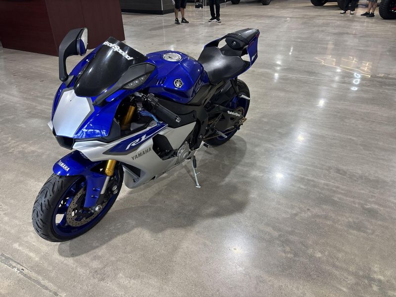Used 2015 Yamaha YZF-R1 Image 11