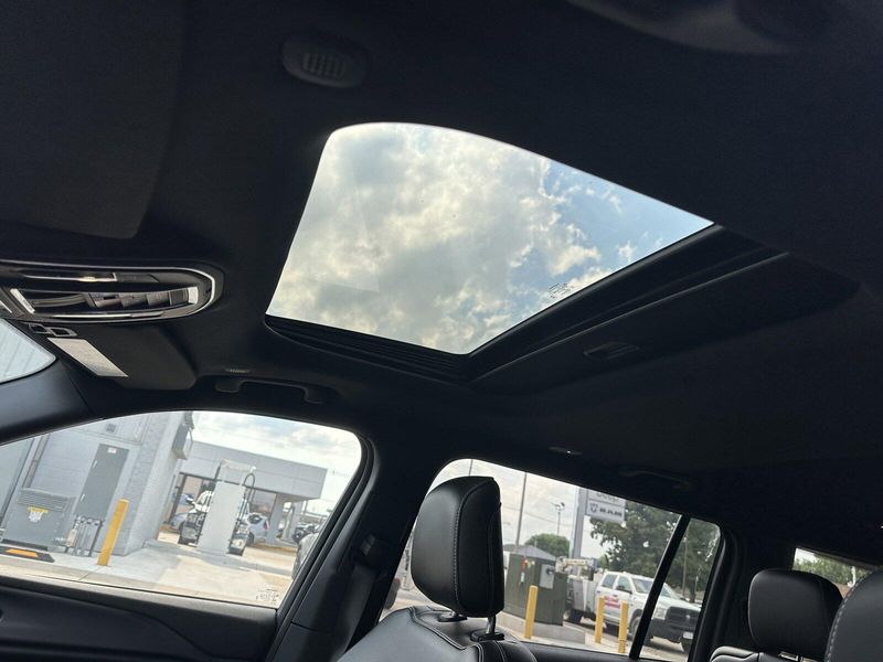 2024 Jeep Grand Cherokee L Altitude XImage 19