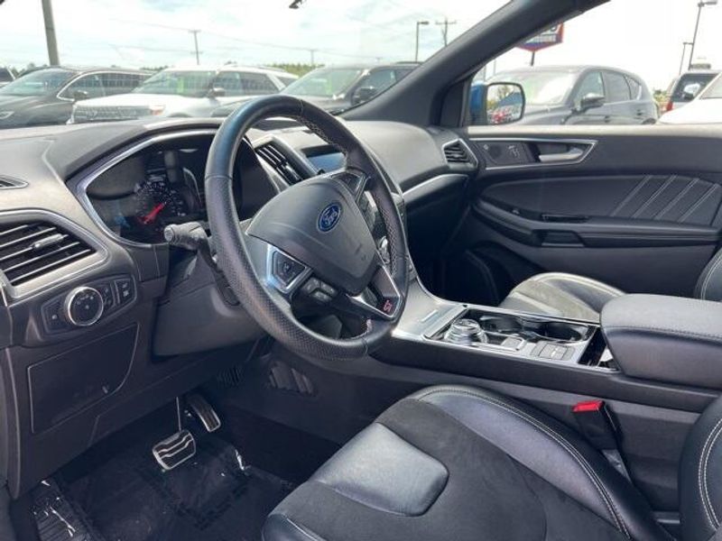 2020 Ford Edge STImage 9