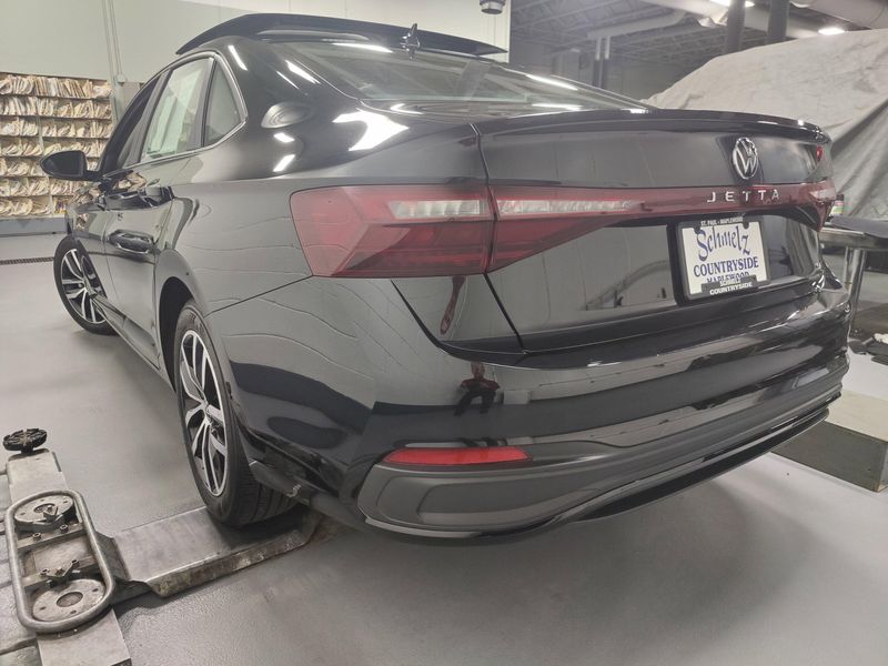 Used 2025 Volkswagen Jetta SE w/SunroofImage 10