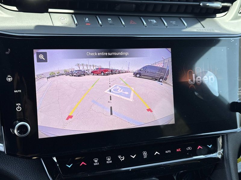 New 2026 Jeep Grand Cherokee Laredo Altitude 4x2