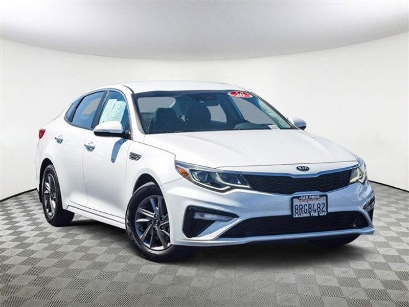 2020 Kia Optima LXImage 2