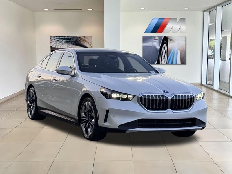 2025 BMW i5 xDrive40Image 2