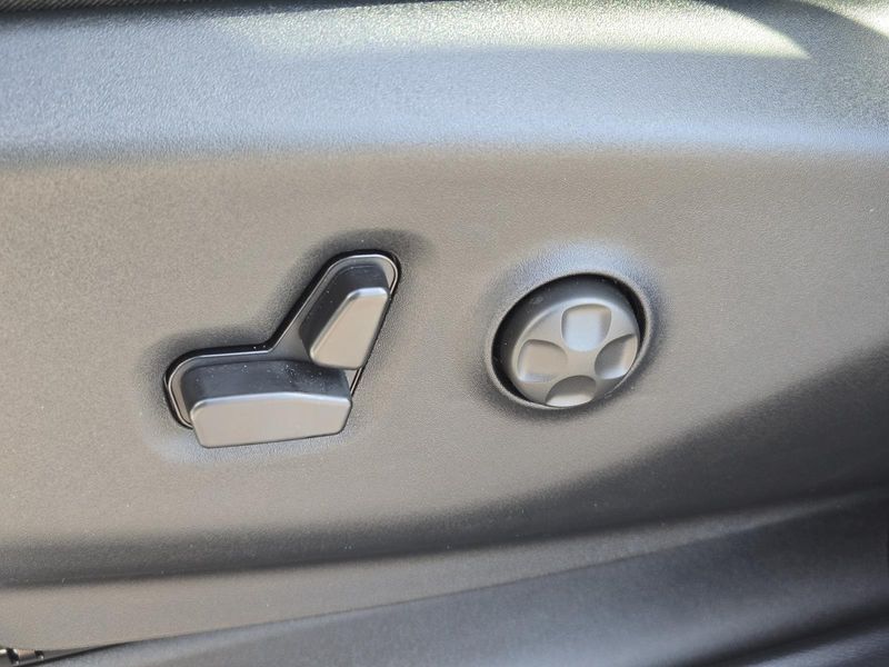 New 2026 Chrysler Pacifica Select
