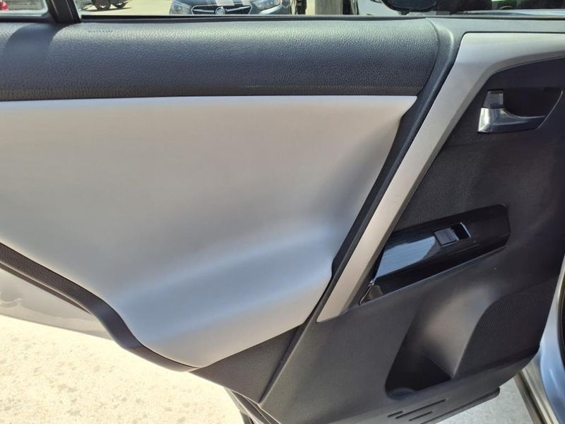 2016 Toyota RAV4 LimitedImage 11