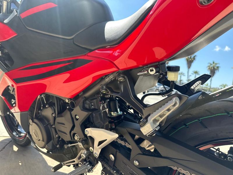 2025 Kawasaki NINJA 500 SE ABS Image 15