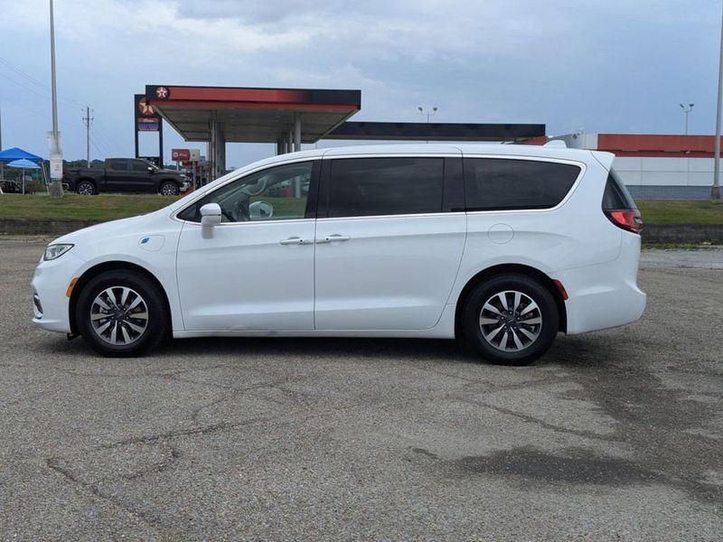 2022 Chrysler Pacifica Hybrid Touring LImage 6