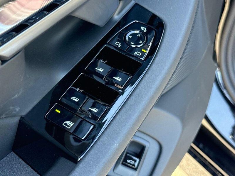 New 2027 BMW 5 Series 530i xDriveImage 17