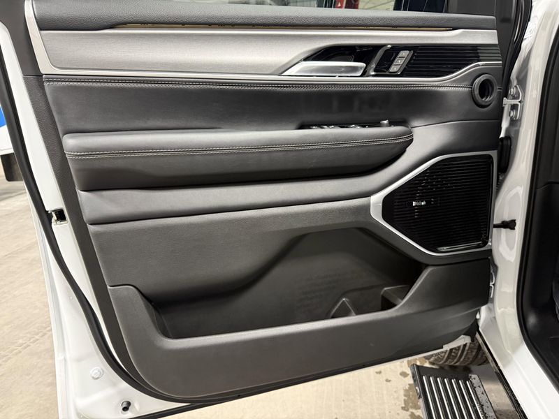 2026 Jeep Grand Wagoneer Limited Reserve 4x4Image 22