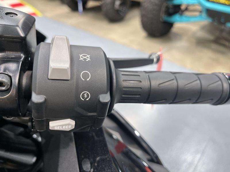 Used 2024 Kawasaki Ninja ZX-4R ABS Image 12