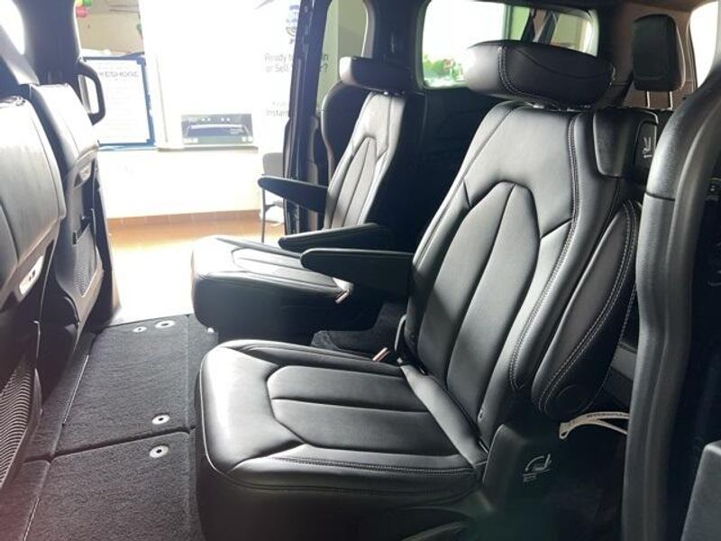2025 Chrysler Pacifica SelectImage 13