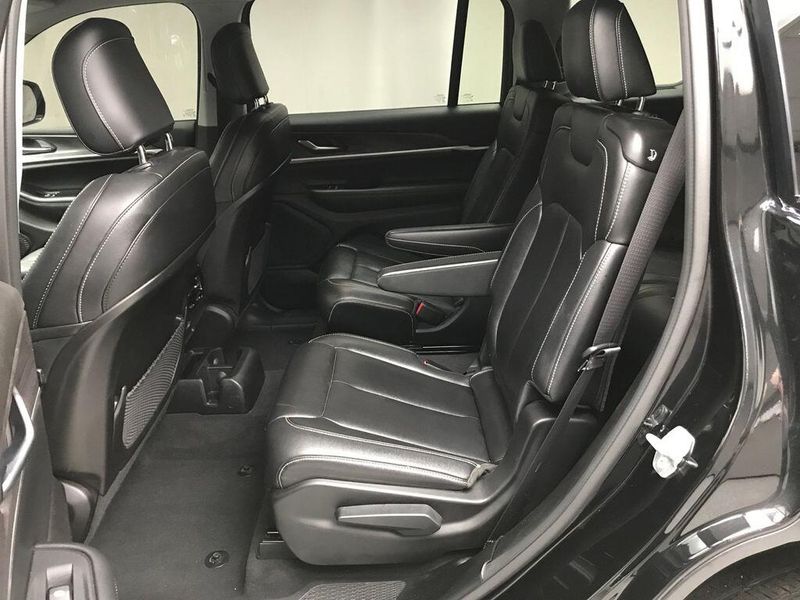 Used 2023 Jeep Grand Cherokee L LimitedImage 15