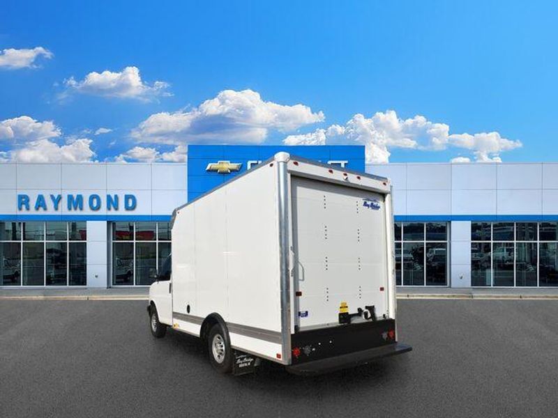 New 2026 Chevrolet Express 3500 Work VanImage 6