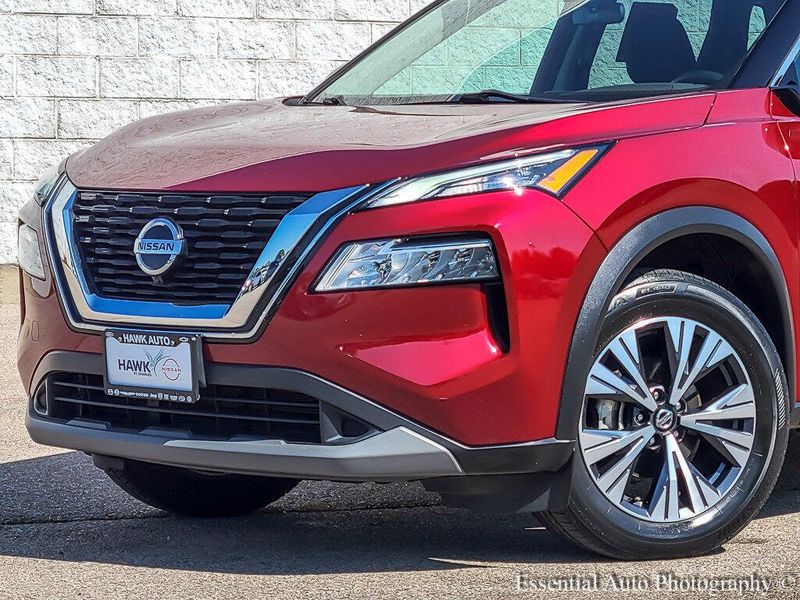 2021 Nissan Rogue SV photo 2