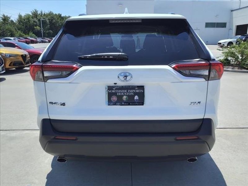 2020 Toyota RAV4 XLEImage 10