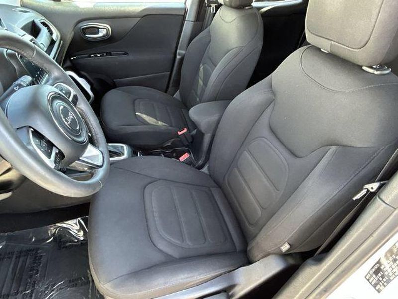Used 2018 Jeep Renegade LatitudeImage 18