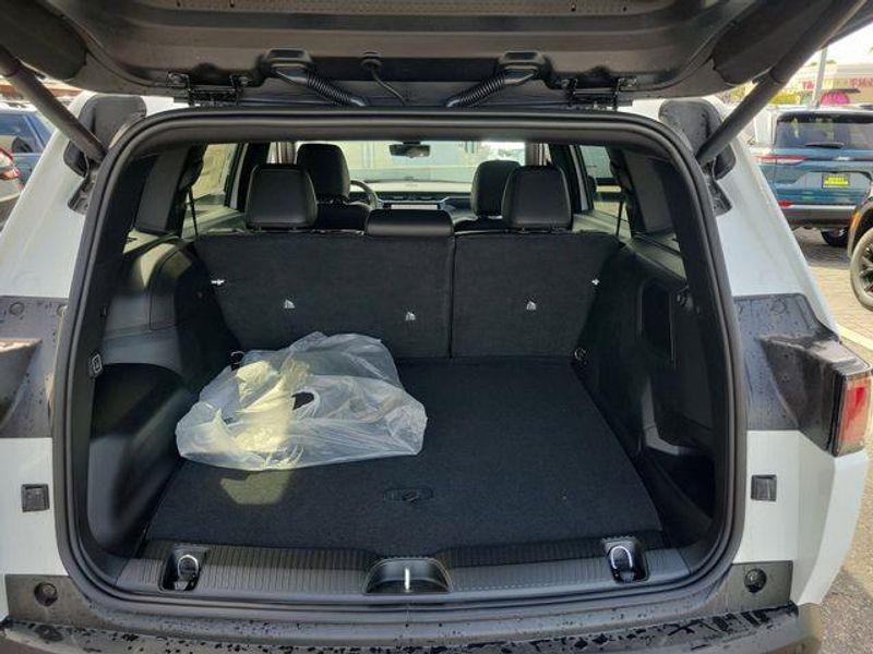 New 2026 Jeep Cherokee Overland 4x4