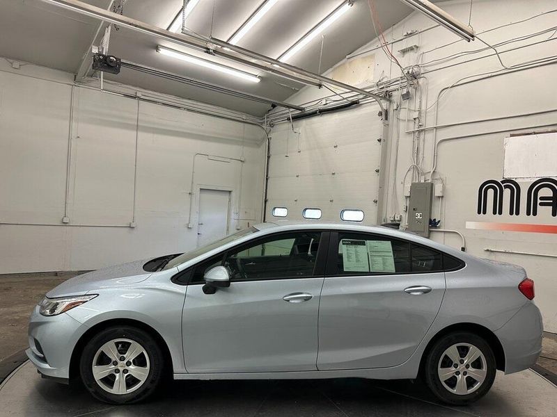 2018 Chevrolet Cruze LSImage 10