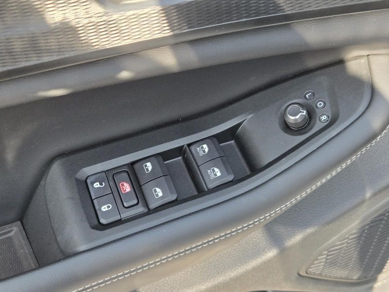 Used 2025 Jeep Grand Cherokee Laredo X 4x2