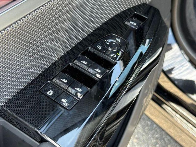 New 2026 BMW 7 Series 750e xDriveImage 16
