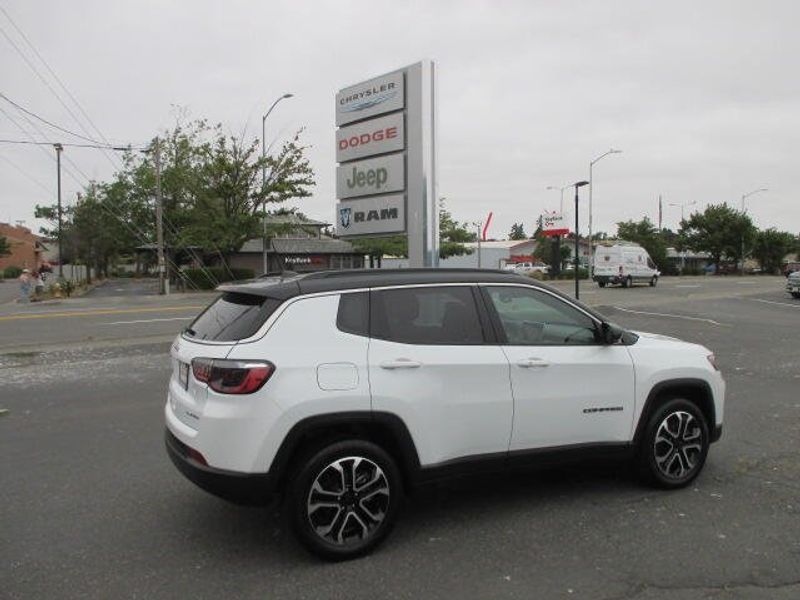 Used 2024 Jeep Compass LimitedImage 7