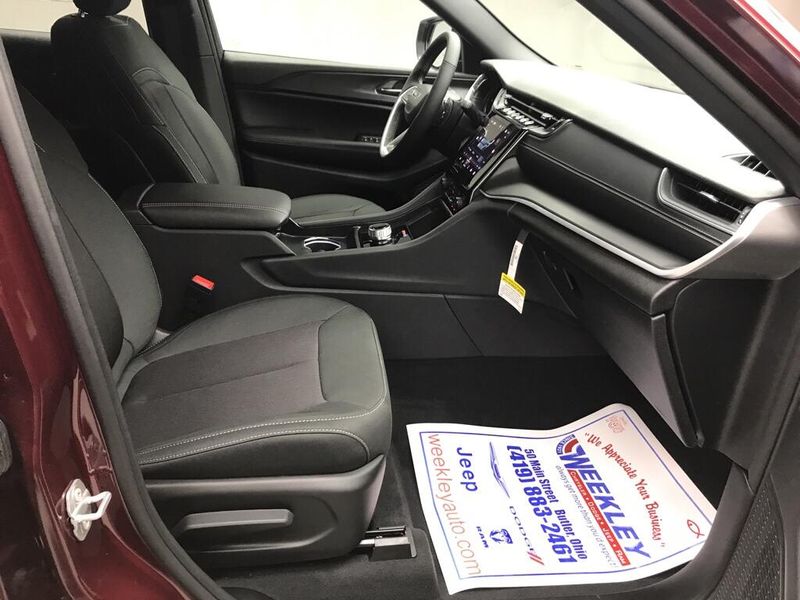 New 2026 Jeep Grand Cherokee Laredo X 4x4Image 16