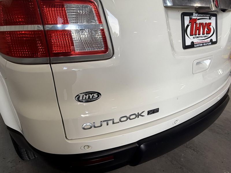 Used 2010 Saturn Outlook XE PremiumImage 5