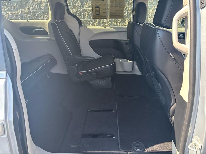 2023 Chrysler Pacifica Limited photo 28
