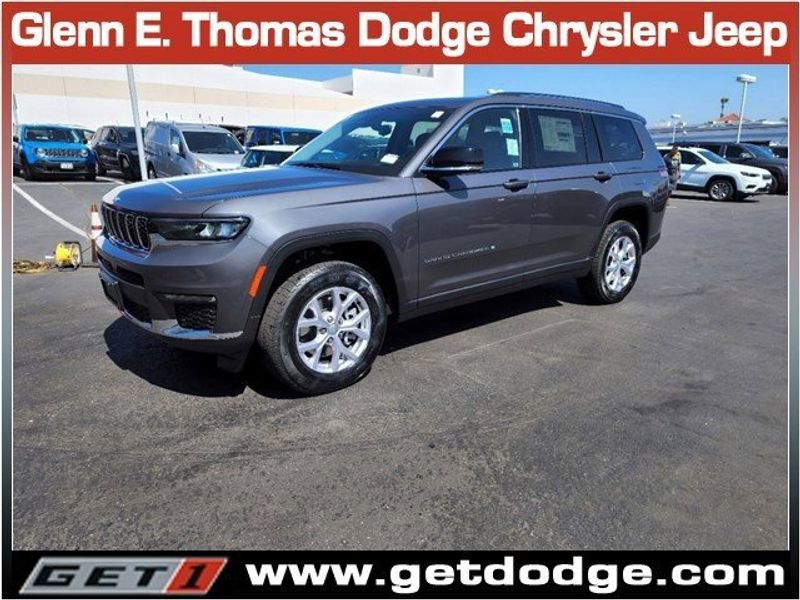 2022 Jeep Grand Cherokee L Limited 4x4Image 3