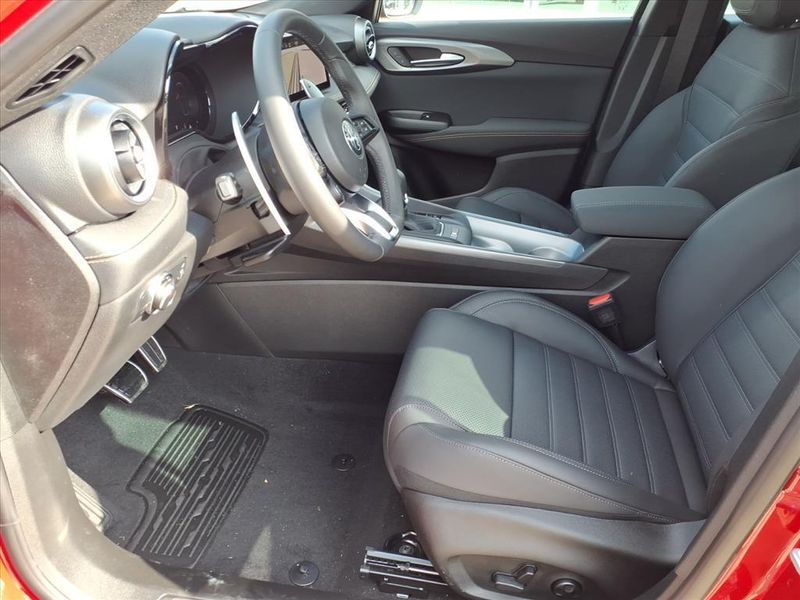 New 2025 Alfa Romeo Tonale AwdImage 13