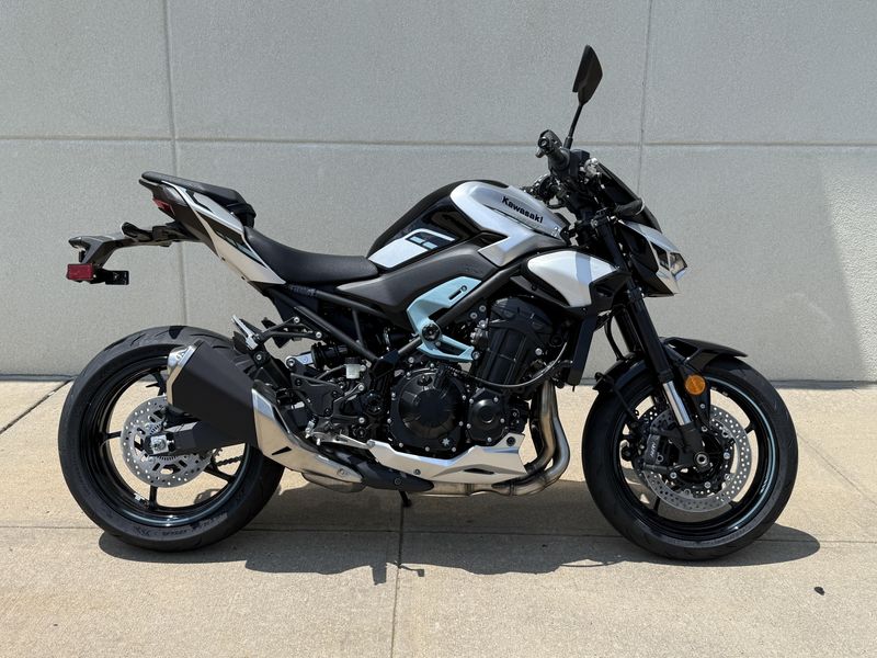 2025 Kawasaki Z900 ABSImage 2