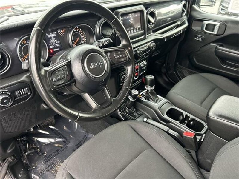 Used 2022 Jeep Wrangler Unlimited Sport AltitudeImage 17