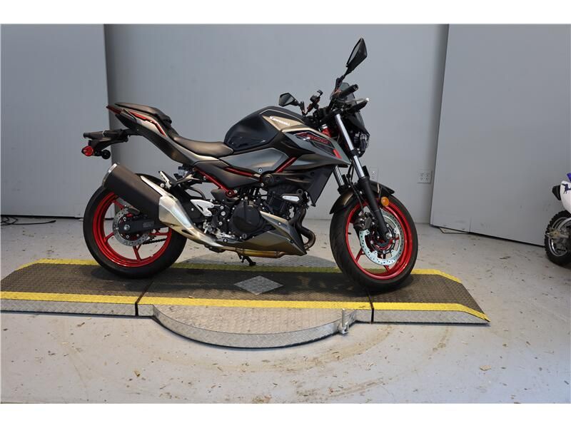 Used 2025 Kawasaki Z500 SE Image 3
