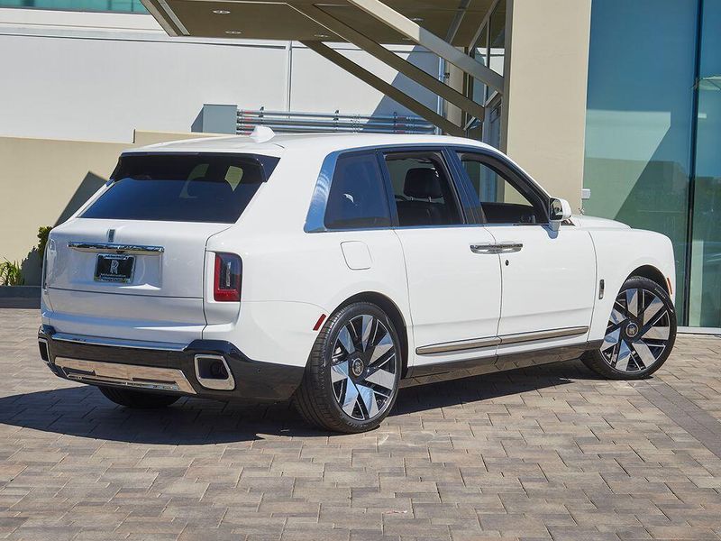 New 2026 Rolls-Royce Cullinan Image 2