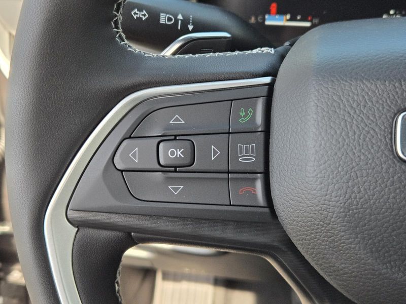 New 2026 Jeep Grand Cherokee Laredo X 4x4