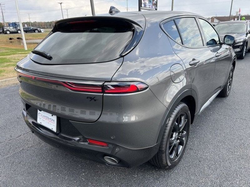 2024 Dodge Hornet R/T Eawd in a Gray Cray exterior color and Blackinterior. Lakeshore CDJR Seaford 302-213-6058 lakeshorecdjr.com 