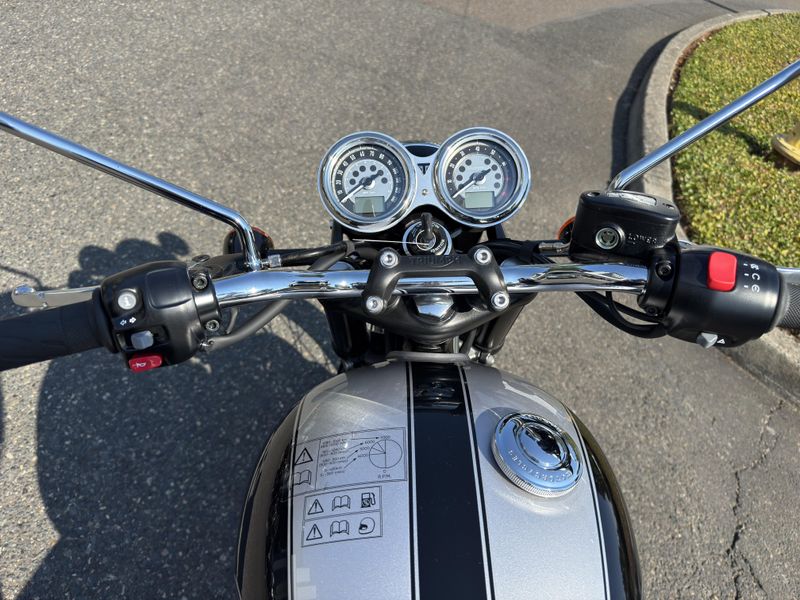2025 Triumph Bonneville T100 - ICON EDITION 