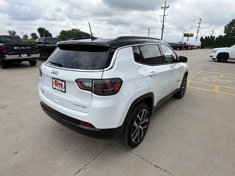 Used 2025 Jeep Compass LimitedImage 38