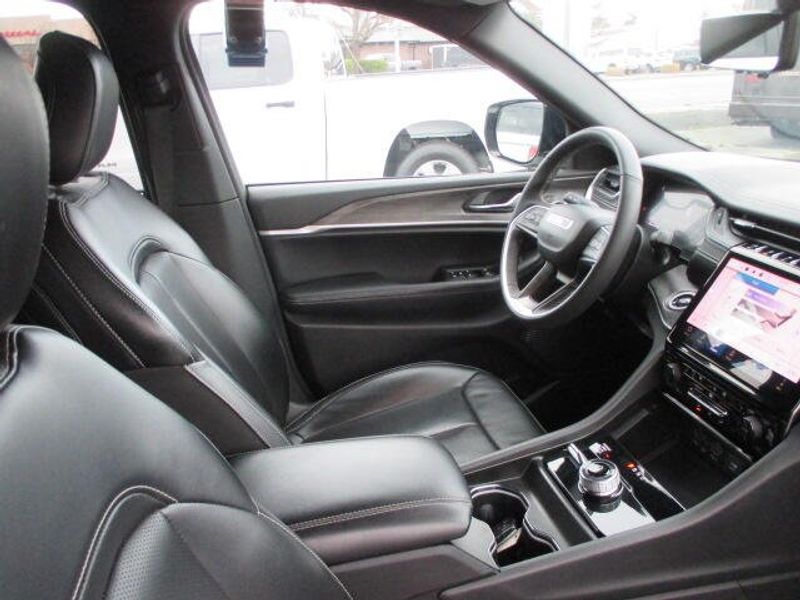 Used 2024 Jeep Grand Cherokee L LimitedImage 27