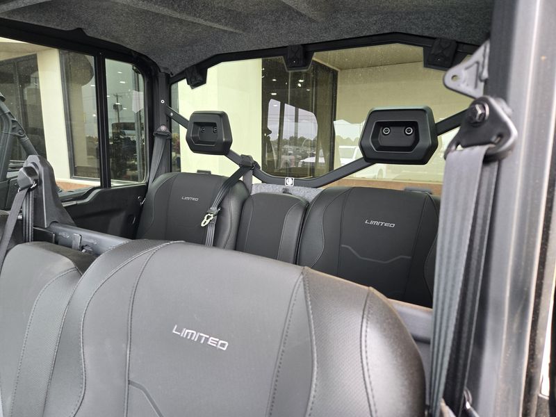 2025 Can-Am DEFENDER MAX LIMITED CAB HD10 DESERT TAN AND STEALTH BLACK Image 7