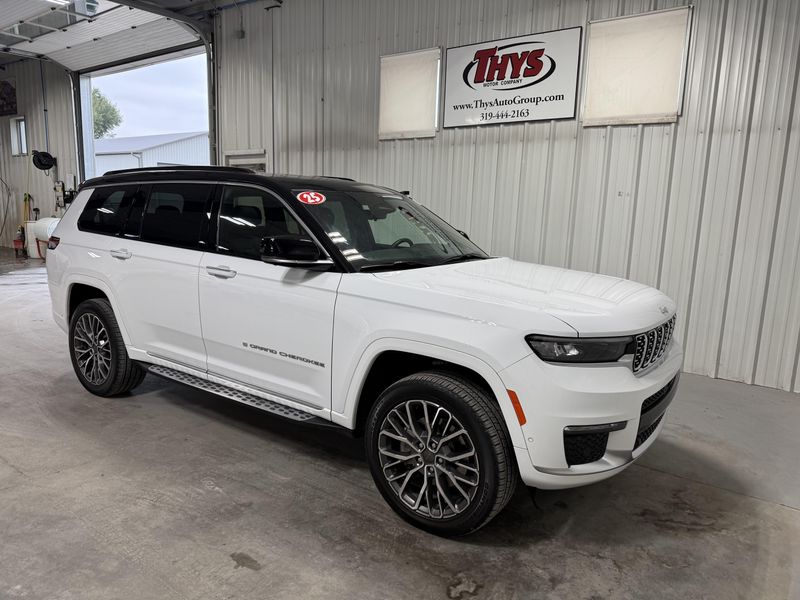 Used 2025 Jeep Grand Cherokee L Summit ReserveImage 1
