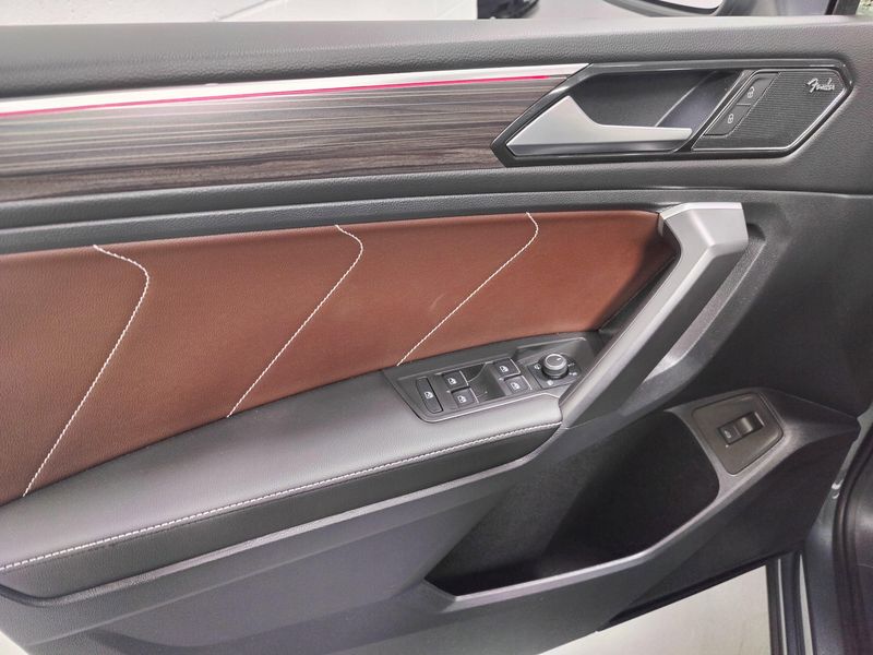 Used 2024 Volkswagen Tiguan AWD SEL R-Line w/Sunroof/NavImage 25