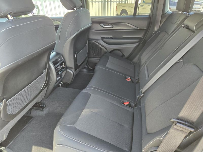 Used 2025 Jeep Grand Cherokee Laredo X 4x2