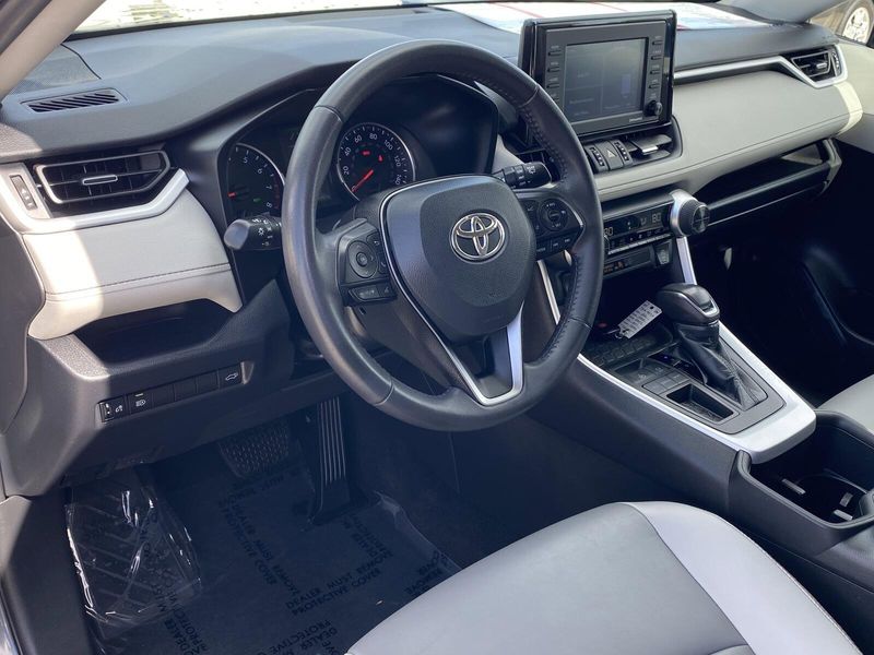 2022 Toyota RAV4 XLE PremiumImage 17